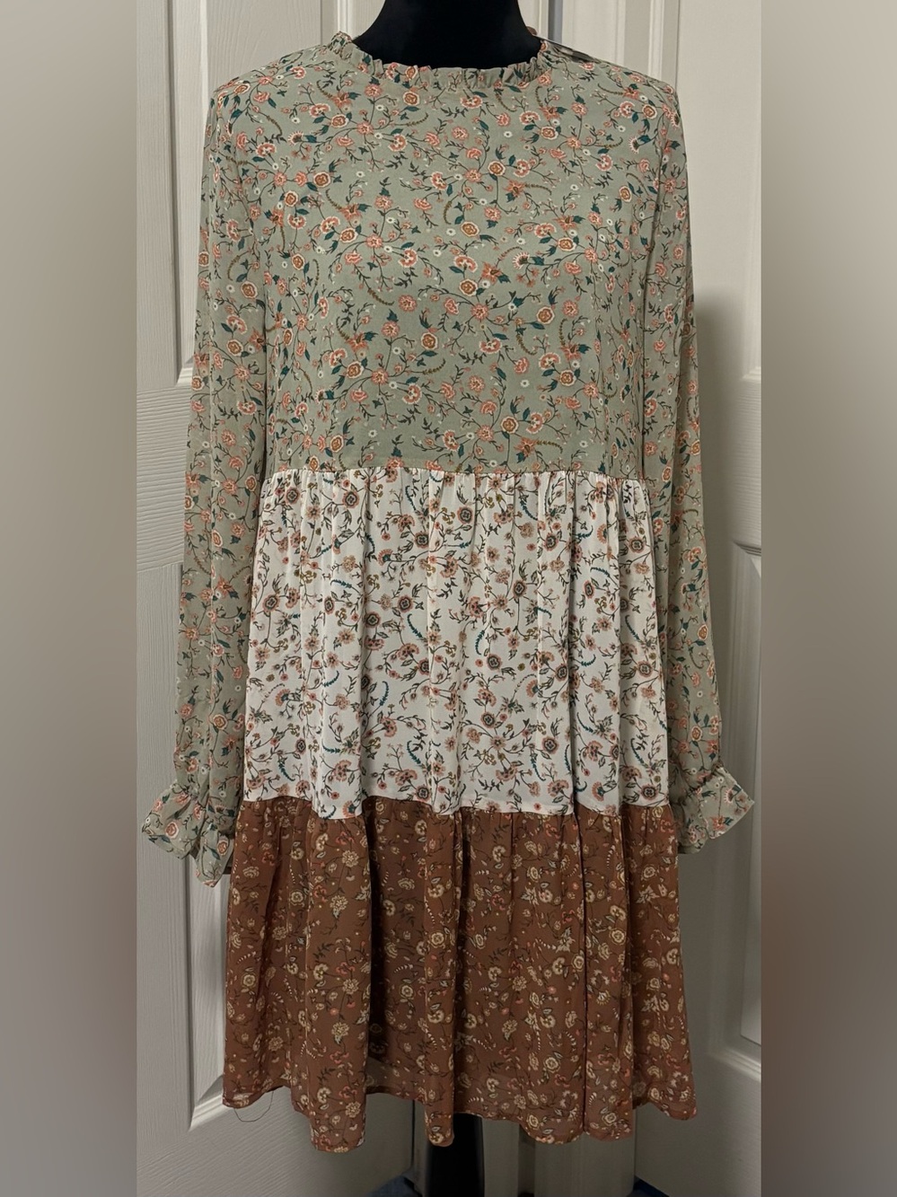 NWT Versona Boho Floral Tiered Ruffle Long Sleeve Midi Dress